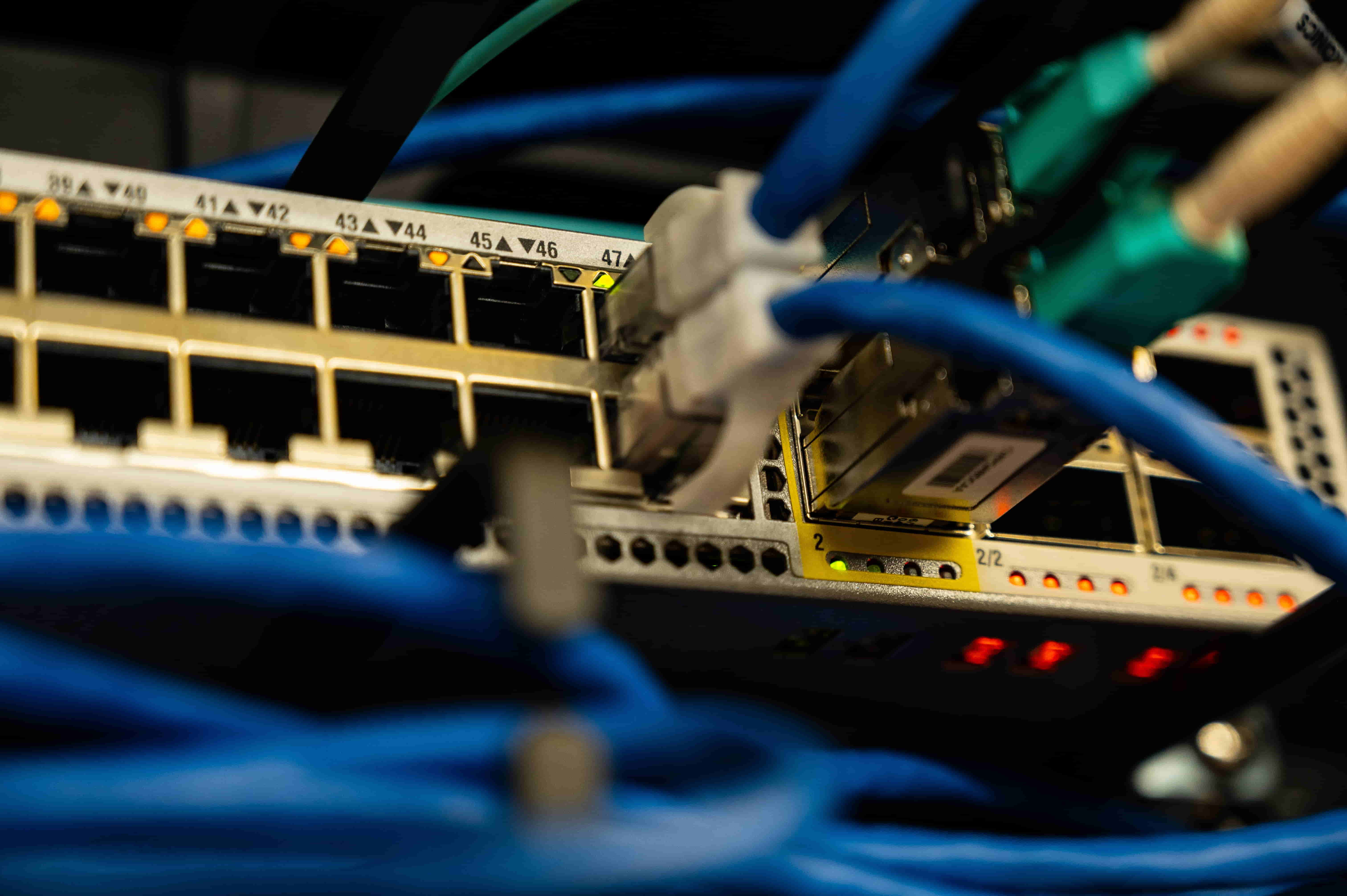 3 Perbedaan Unmanaged Switch dan Managed Switch